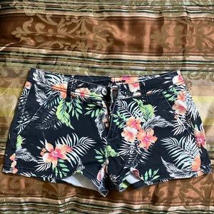 Junior’s Arizona Jeans Co. size 7 floral print shorts